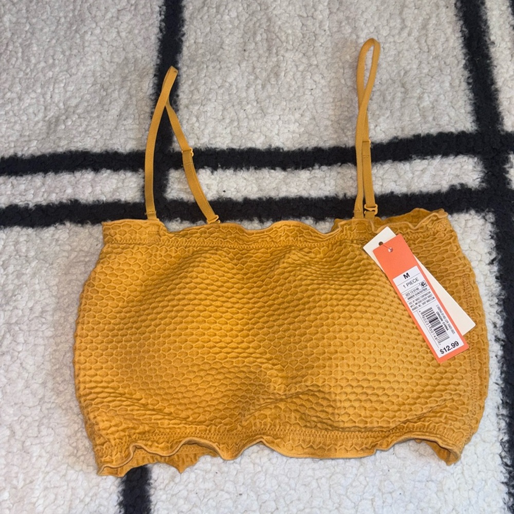 Size M Yellow/Gold Cropped Tank Top